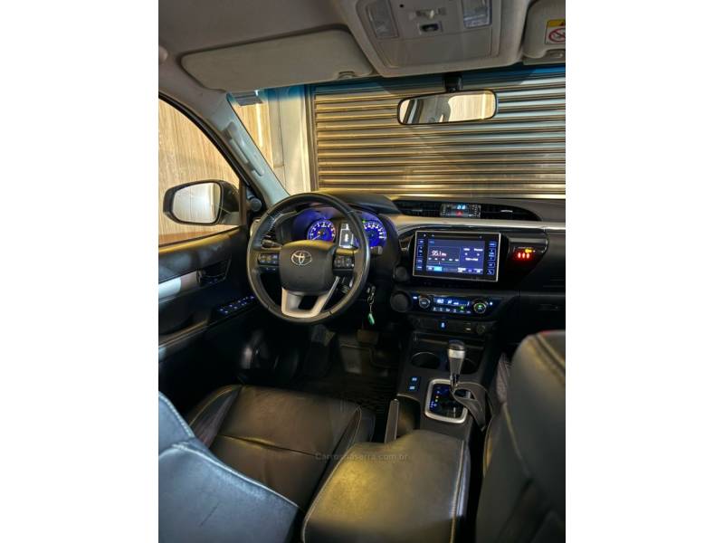TOYOTA - HILUX - 2017/2017 - Branca - R$ 159.900,00