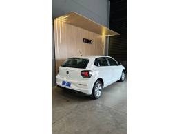 VOLKSWAGEN - POLO - 2023/2023 - Branca - R$ 79.900,00