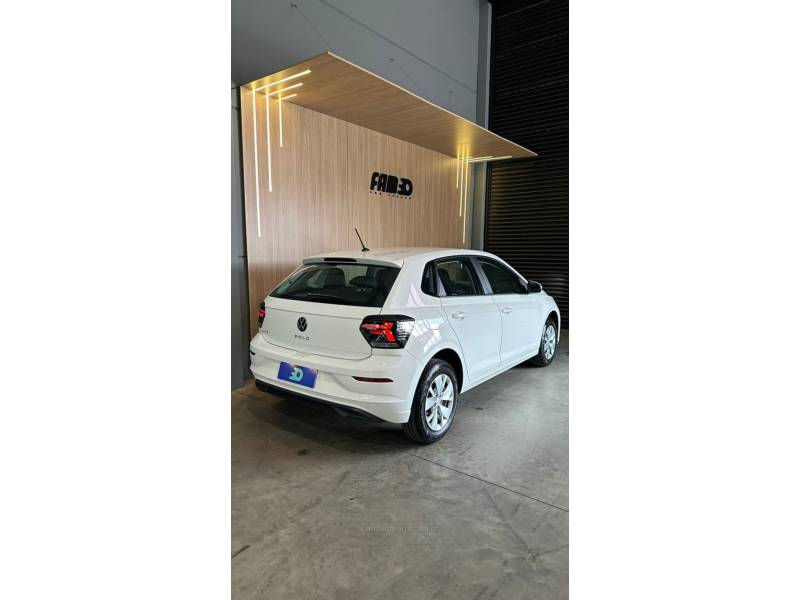 VOLKSWAGEN - POLO - 2023/2023 - Branca - R$ 79.900,00