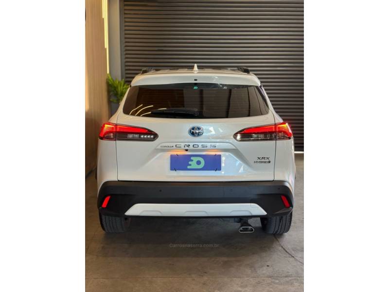 TOYOTA - COROLLA - 2023/2024 - Branca - R$ 189.900,00