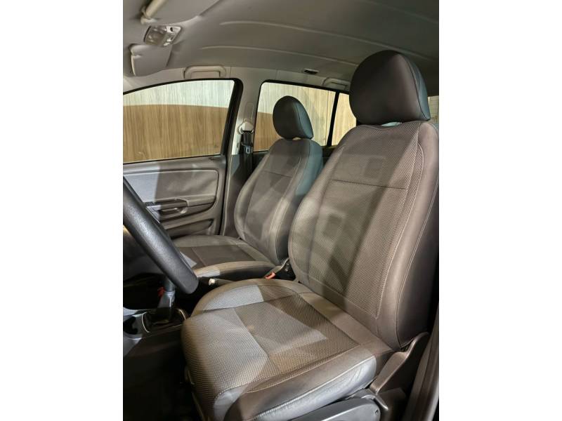 VOLKSWAGEN - FOX - 2011/2012 - Preta - R$ 39.900,00
