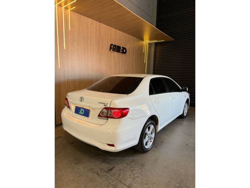 TOYOTA - COROLLA - 2014/2014 - Branca - R$ 72.900,00
