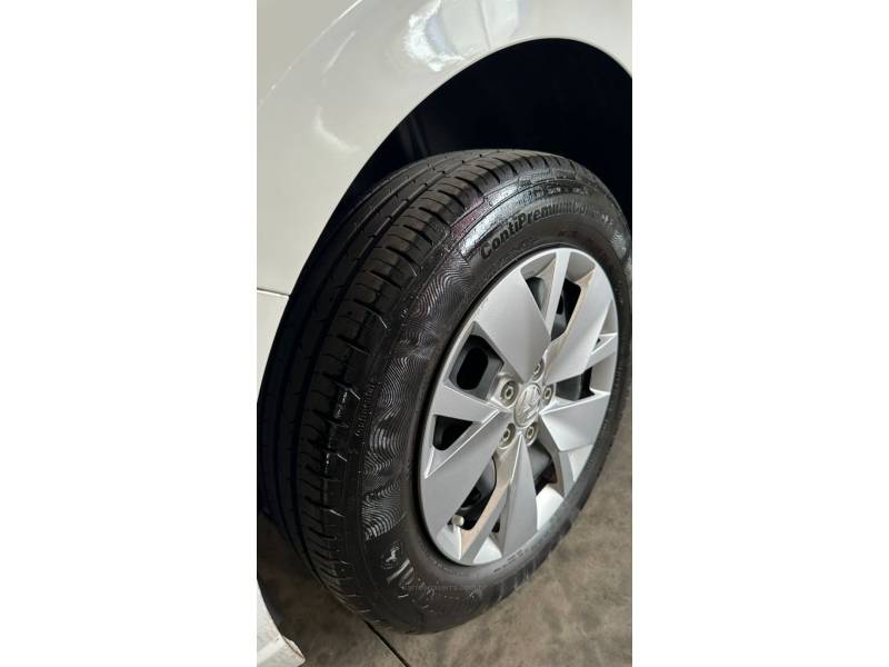 VOLKSWAGEN - POLO - 2023/2023 - Branca - R$ 79.900,00