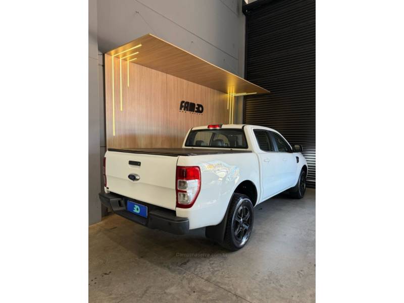 FORD - RANGER - 2018/2018 - Branca - R$ 129.900,00