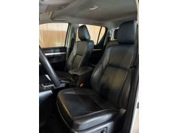 TOYOTA - HILUX - 2017/2017 - Branca - R$ 159.900,00
