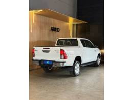 TOYOTA - HILUX - 2017/2017 - Branca - R$ 159.900,00