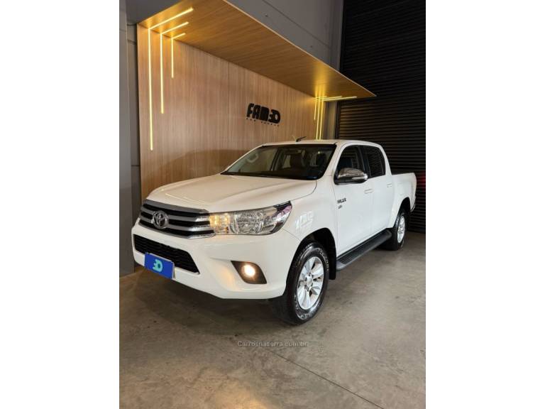 TOYOTA - HILUX - 2017/2017 - Branca - R$ 159.900,00