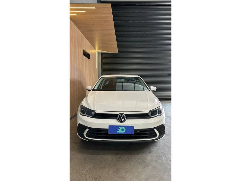 VOLKSWAGEN - POLO - 2023/2023 - Branca - R$ 79.900,00