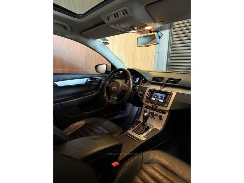 VOLKSWAGEN - PASSAT VARIANT - 2014/2014 - Branca - R$ 89.900,00