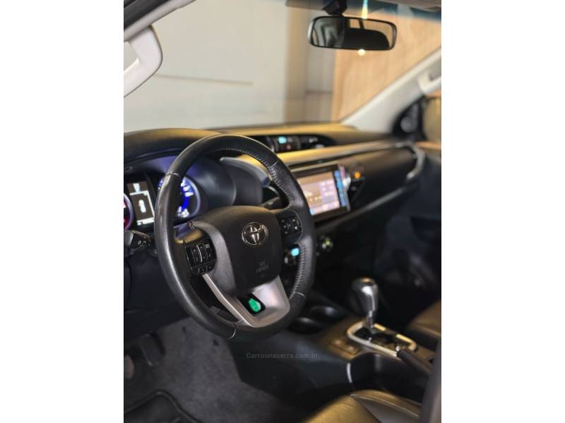 TOYOTA - HILUX - 2017/2017 - Branca - R$ 159.900,00