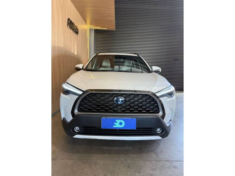 TOYOTA - COROLLA - 2023/2024 - Branca - R$ 189.900,00