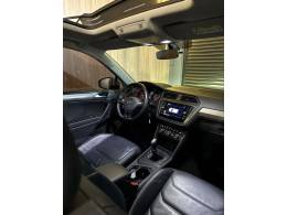 VOLKSWAGEN - TIGUAN - 2019/2019 - Branca - R$ 129.900,00