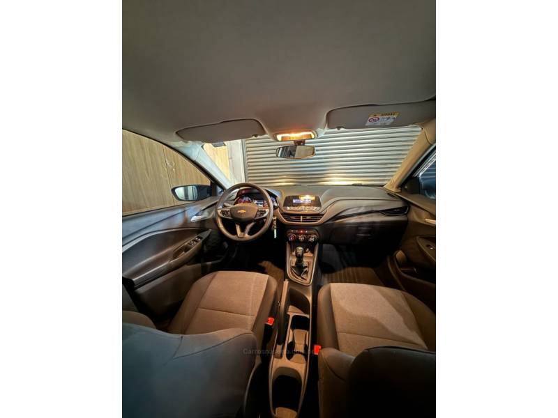 CHEVROLET - ONIX - 2024/2024 - Branca - R$ 73.900,00