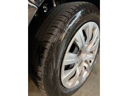 VOLKSWAGEN - FOX - 2011/2012 - Preta - R$ 39.900,00