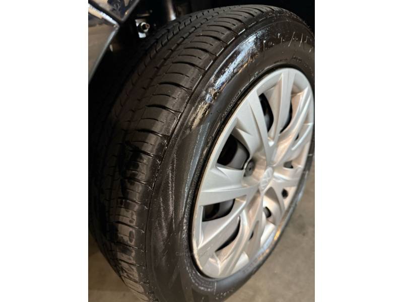 VOLKSWAGEN - FOX - 2011/2012 - Preta - R$ 39.900,00