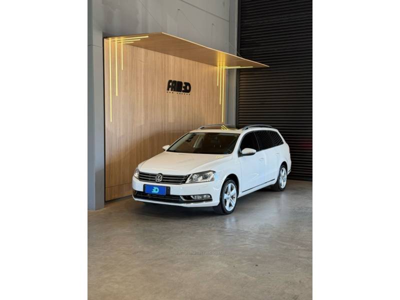 VOLKSWAGEN - PASSAT VARIANT - 2014/2014 - Branca - R$ 89.900,00