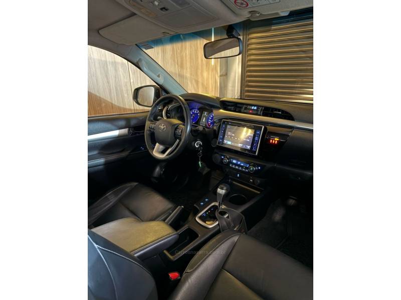 TOYOTA - HILUX - 2017/2017 - Branca - R$ 159.900,00