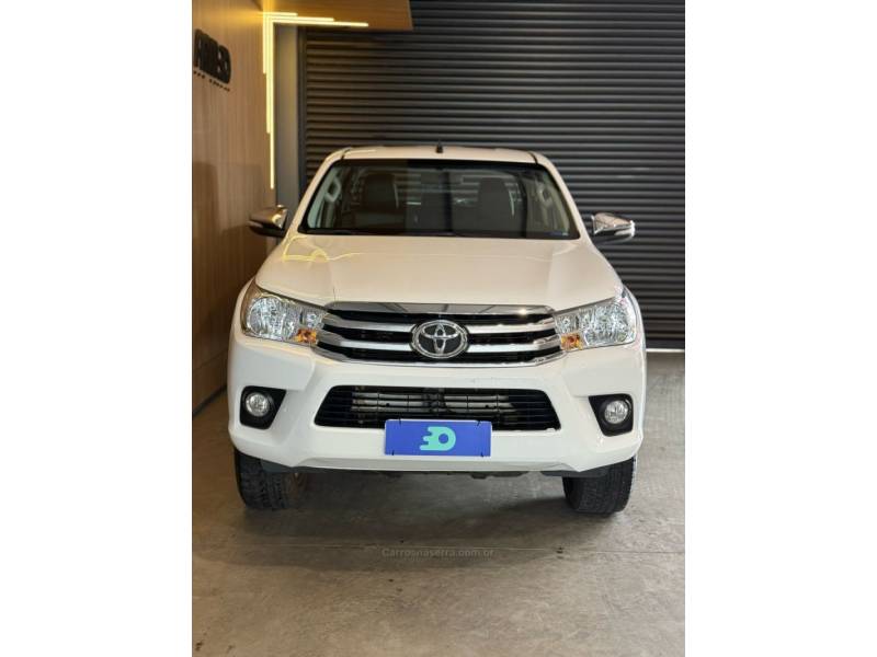 TOYOTA - HILUX - 2017/2017 - Branca - R$ 159.900,00
