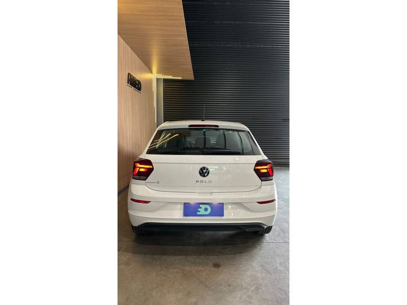 VOLKSWAGEN - POLO - 2023/2023 - Branca - R$ 79.900,00