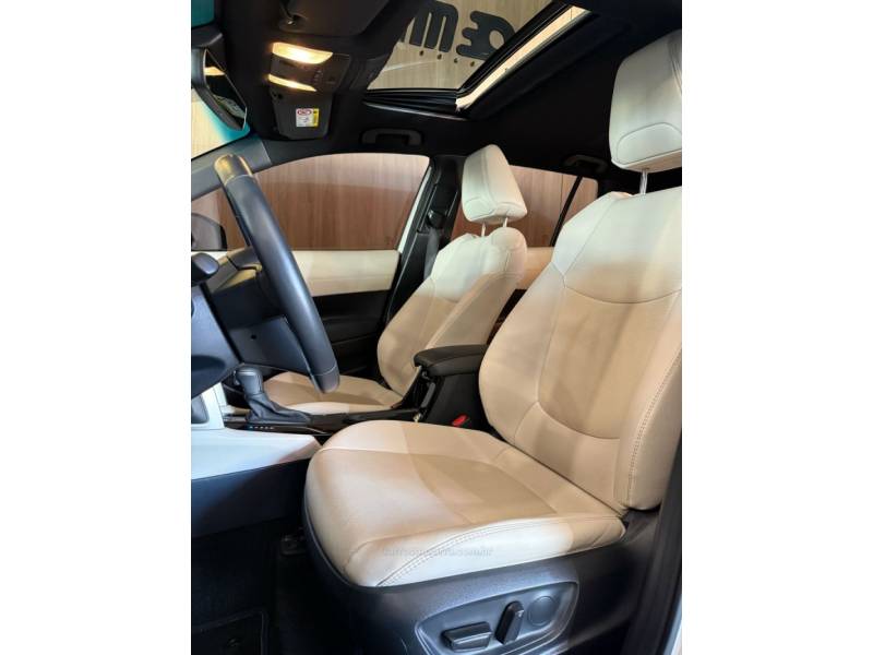 TOYOTA - COROLLA - 2023/2024 - Branca - R$ 189.900,00