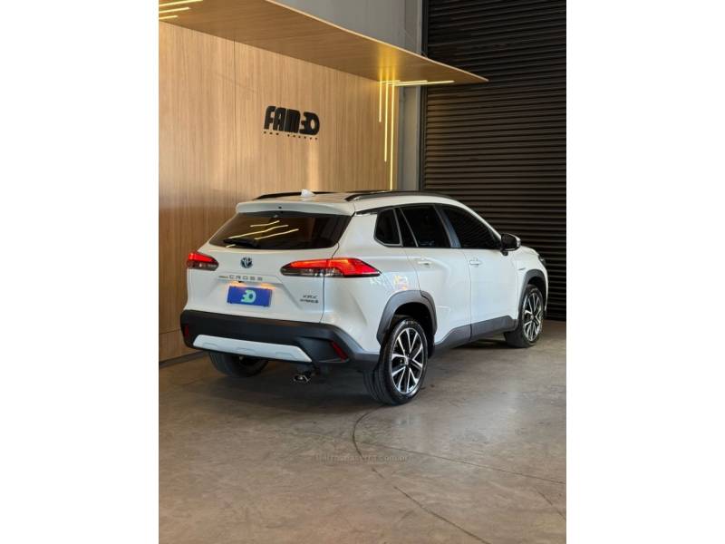 TOYOTA - COROLLA - 2023/2024 - Branca - R$ 189.900,00