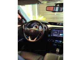 TOYOTA - HILUX - 2022/2023 - Prata - R$ 259.900,00