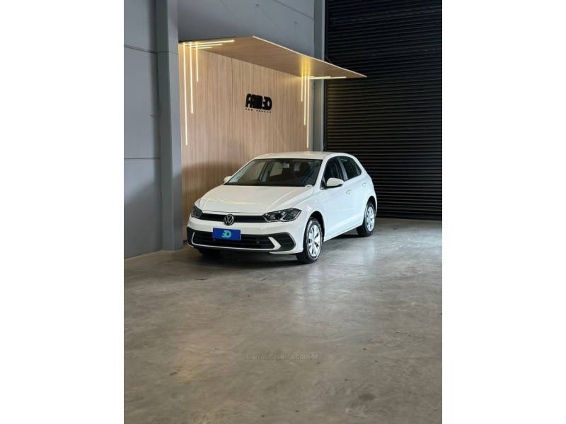 VOLKSWAGEN - POLO - 2023/2023 - Branca - R$ 79.900,00