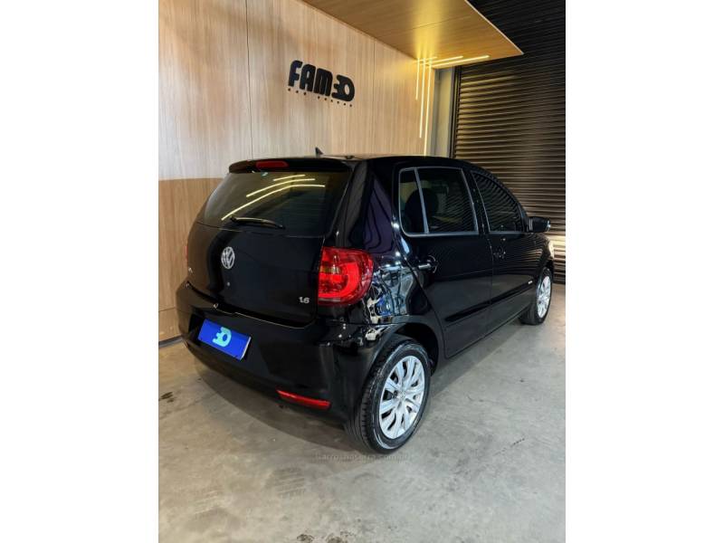 VOLKSWAGEN - FOX - 2011/2012 - Preta - R$ 39.900,00