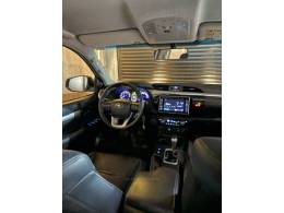 TOYOTA - HILUX - 2017/2017 - Branca - R$ 159.900,00