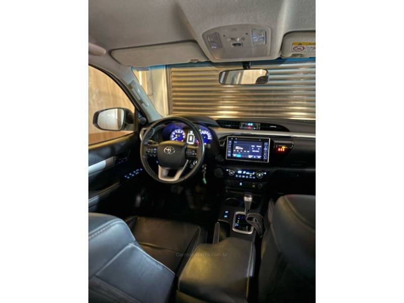 TOYOTA - HILUX - 2017/2017 - Branca - R$ 159.900,00