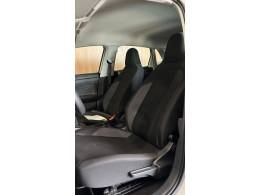 VOLKSWAGEN - POLO - 2023/2023 - Branca - R$ 79.900,00