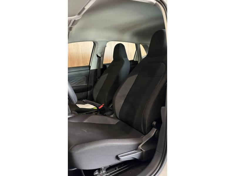 VOLKSWAGEN - POLO - 2023/2023 - Branca - R$ 79.900,00