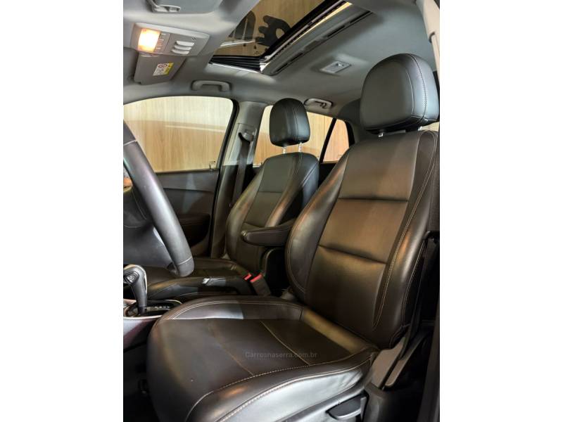 CHEVROLET - TRACKER - 2018/2018 - Branca - R$ 92.900,00