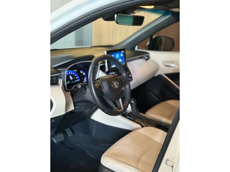 TOYOTA - COROLLA - 2023/2024 - Branca - R$ 189.900,00