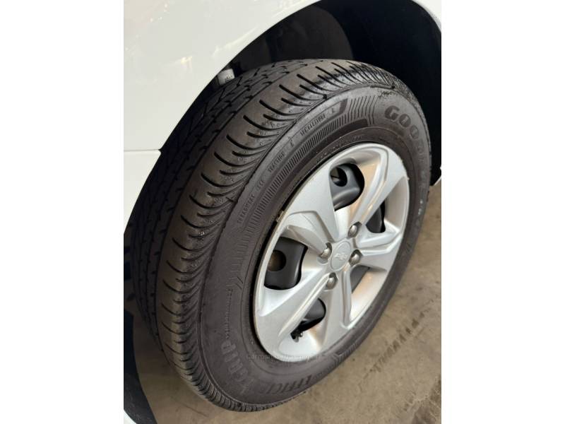 CHEVROLET - ONIX - 2024/2024 - Branca - R$ 73.900,00