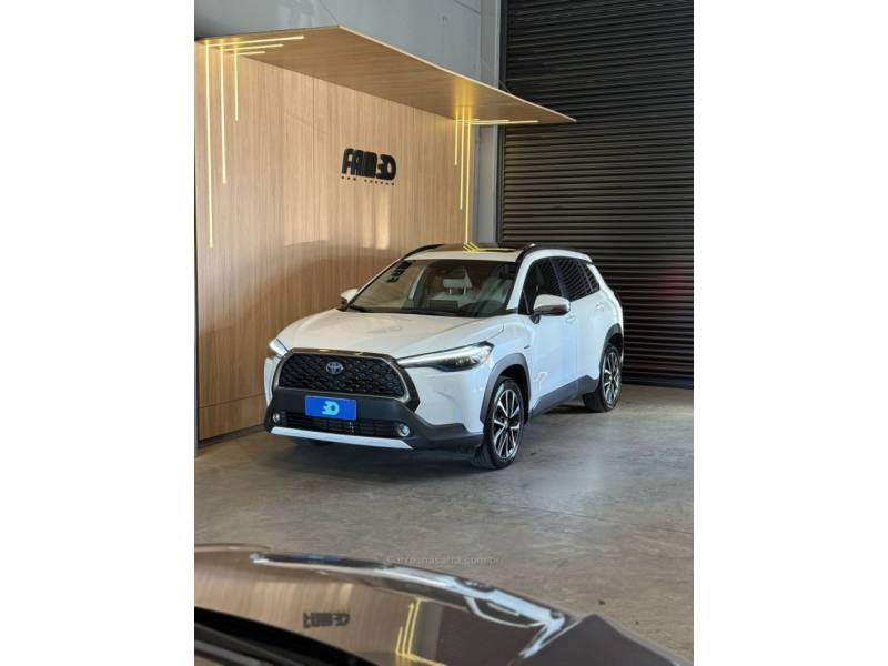 TOYOTA - COROLLA - 2023/2024 - Branca - R$ 189.900,00