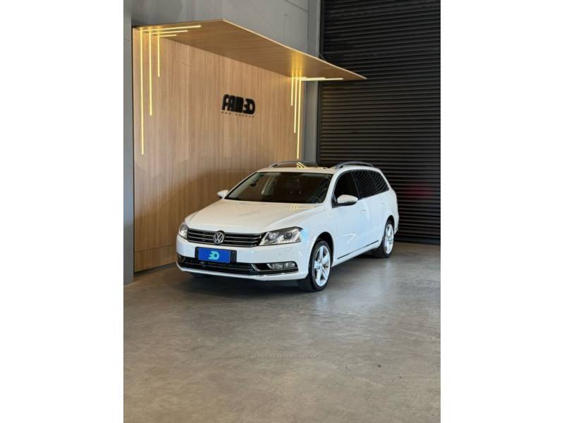 VOLKSWAGEN - PASSAT VARIANT - 2014/2014 - Branca - R$ 89.900,00
