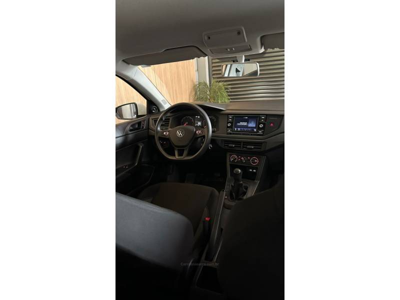 VOLKSWAGEN - POLO - 2023/2023 - Branca - R$ 79.900,00
