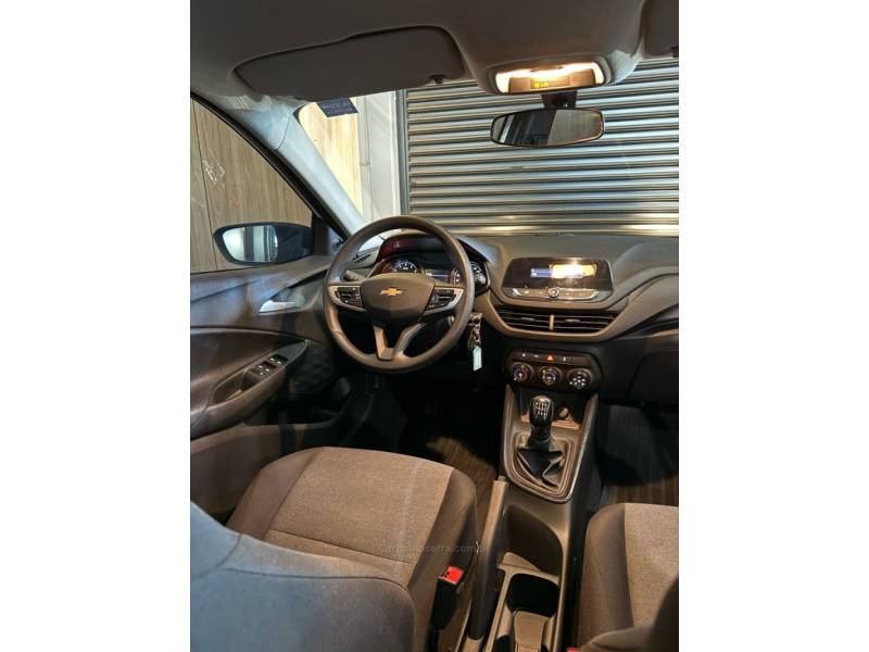 CHEVROLET - ONIX - 2024/2024 - Branca - R$ 73.900,00