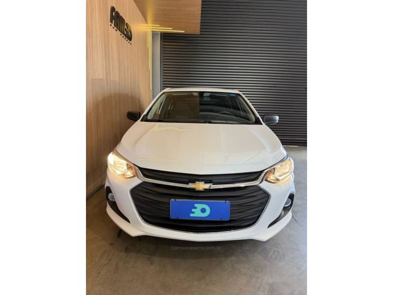CHEVROLET - ONIX - 2024/2024 - Branca - R$ 73.900,00