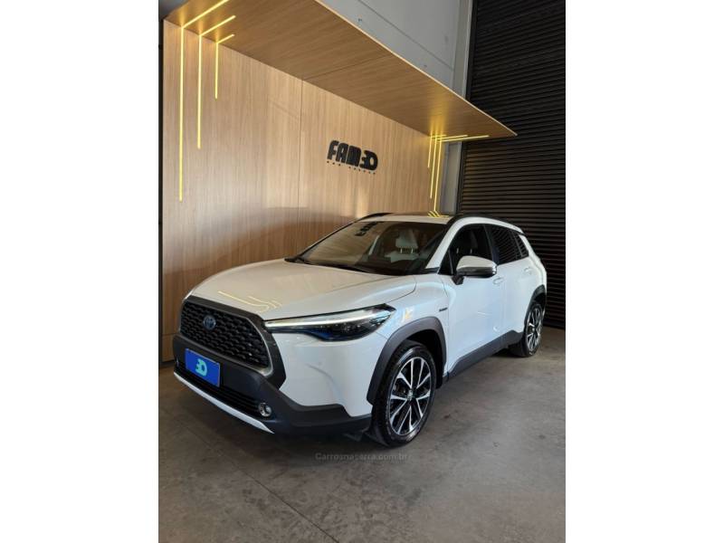 TOYOTA - COROLLA - 2023/2024 - Branca - R$ 189.900,00