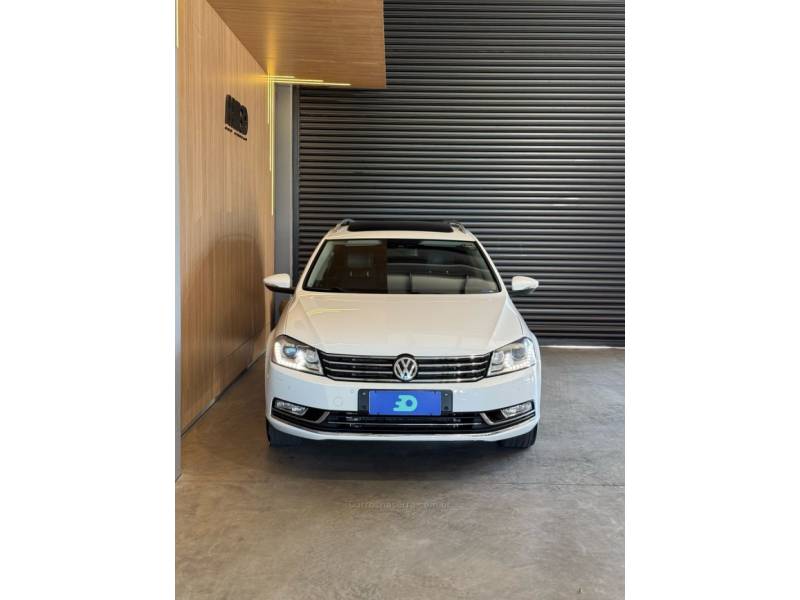 VOLKSWAGEN - PASSAT VARIANT - 2014/2014 - Branca - R$ 89.900,00