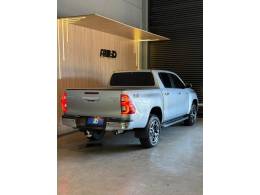 TOYOTA - HILUX - 2022/2023 - Prata - R$ 259.900,00