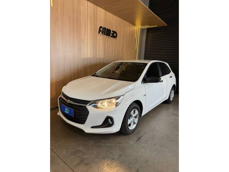 CHEVROLET - ONIX - 2024/2024 - Branca - R$ 73.900,00