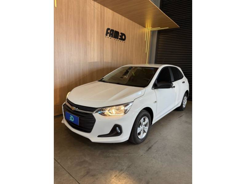 CHEVROLET - ONIX - 2024/2024 - Branca - R$ 73.900,00